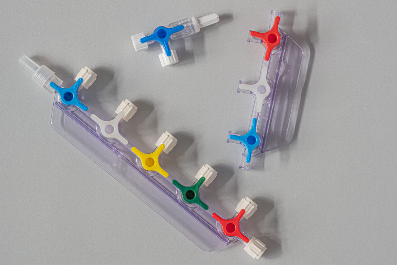 Rondelo Stopcock and Manifolds | Knowmedical